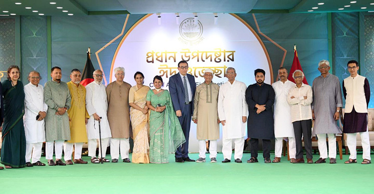 প্রধান উপদেষ্টার সঙ্গে বিভিন্ন শ্রেণির মানুষের শুভেচ্ছা বিনিময়